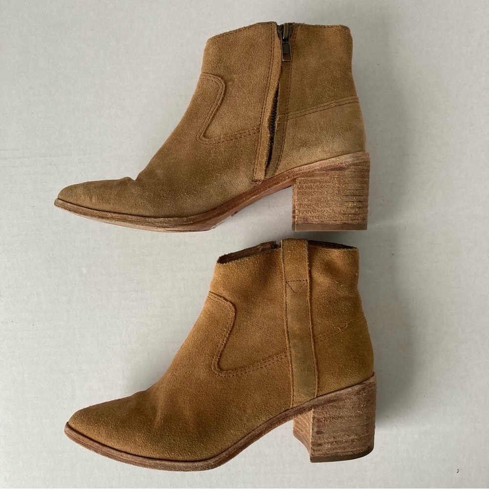 Madewell Tan Suede Pointed Toe Western Ankle Boots Stacked Block Heel Side Zip - Picture 3 of 10